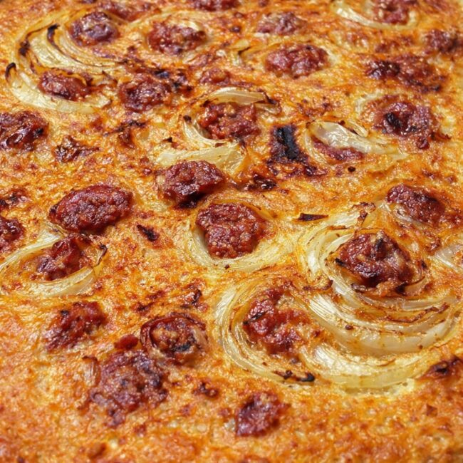 Pizza Bis fainè salsiccia e cipolle