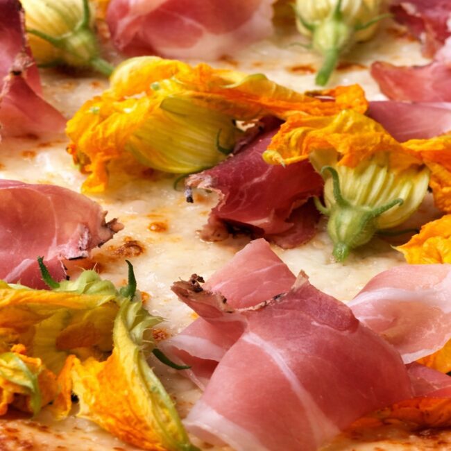 Pizza Bis fiori di zucca e speck